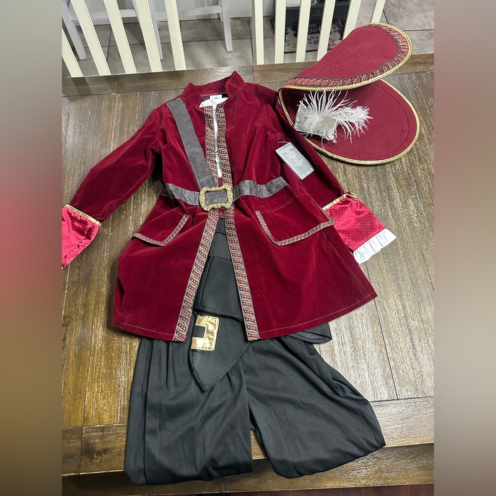 Brand new complete  boys Captain Hook costume. Size 9/10 Disney brand